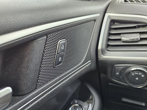 Used 2015 Ford Edge SEL w/ Equipment Group 201A image 44