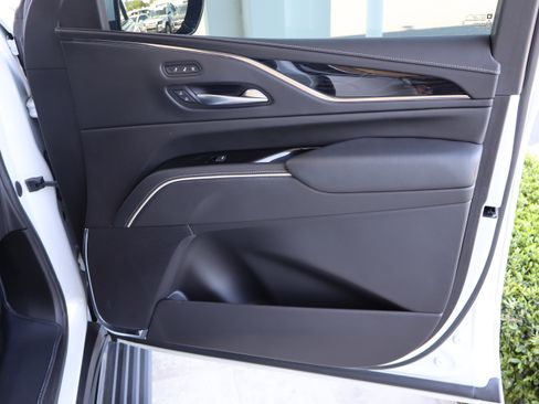 Used 2023 Cadillac Escalade V w/ LPO, ONYX Package AWD/4WD image 43