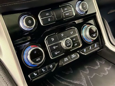 Used 2021 GMC Yukon Denali AWD/4WD image 16