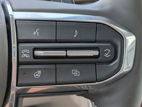 Used 2024 GMC Acadia Denali image 27