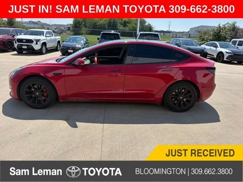 Used 2022 Tesla Model 3 Standard Range RWD image 1