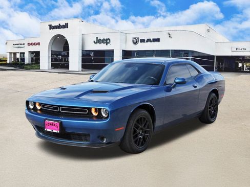 Used 2020 Dodge Challenger SXT w/ Driver Convenience Group image 3