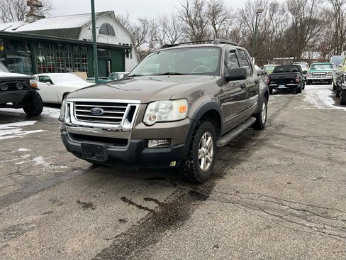 Used 2007 Ford Explorer Sport Trac XLT AWD/4WD image 2