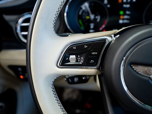 Used 2021 Bentley Bentayga Plug-In Hybrid AWD/4WD image 35