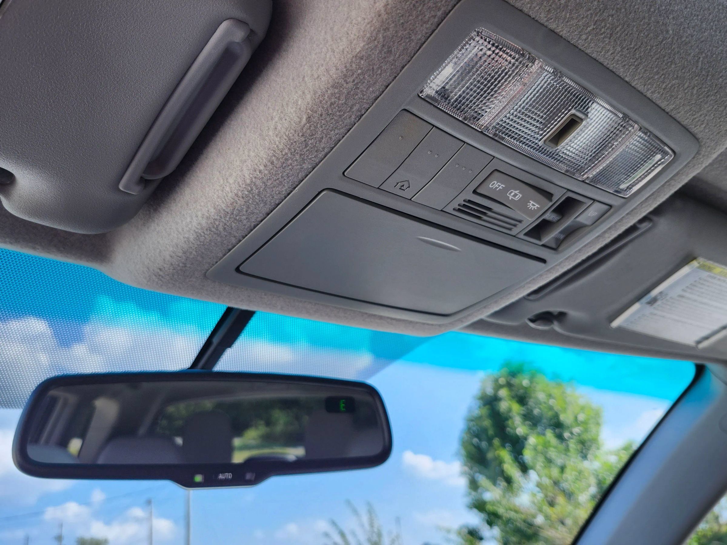 Used 2012 Toyota Highlander Limited w/ Tow Pkg FWD image 33