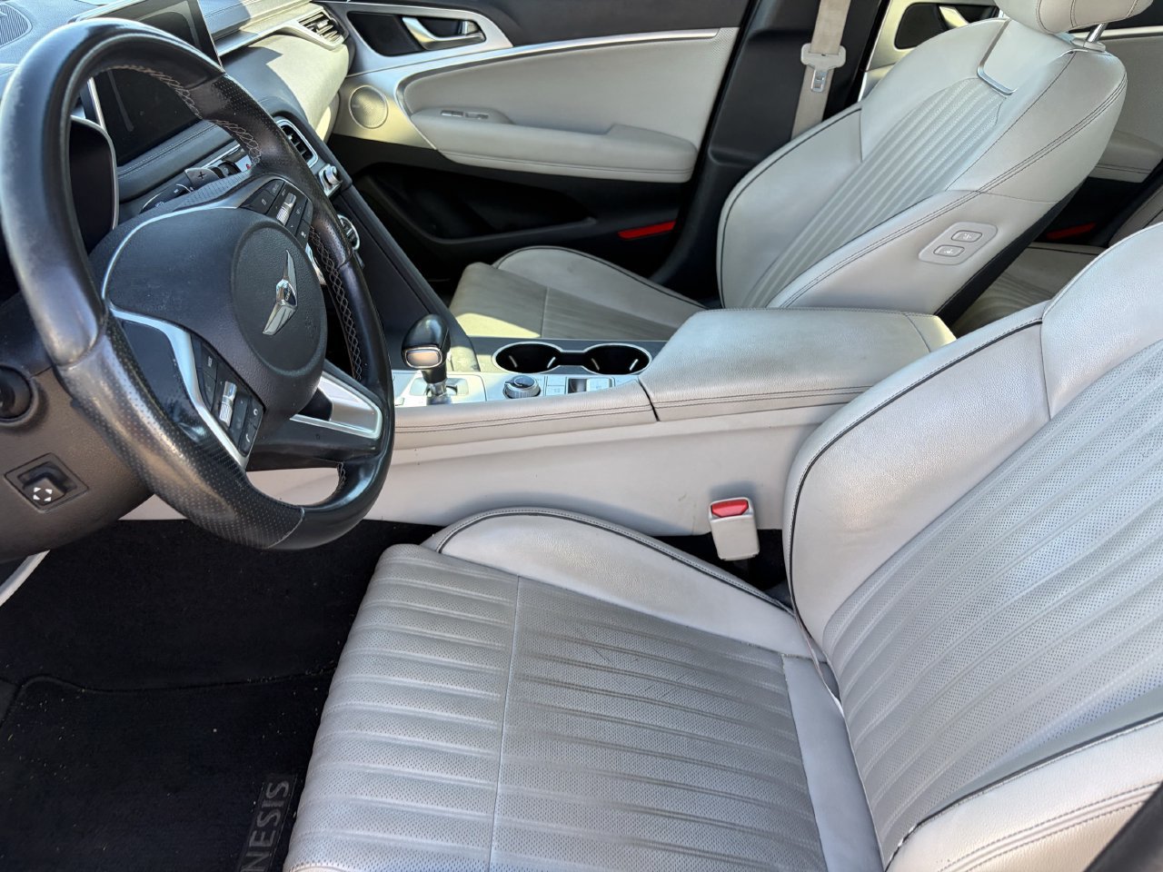 Used 2020 Genesis G70 2.0T w/ Elite Package RWD image 6