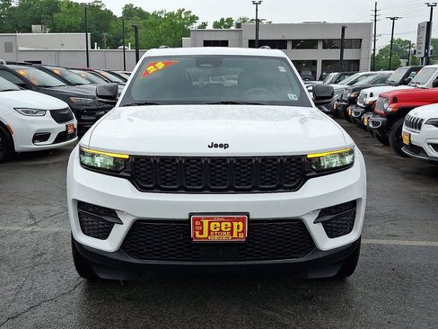 Certified 2023 Jeep Grand Cherokee Altitude AWD/4WD image 2