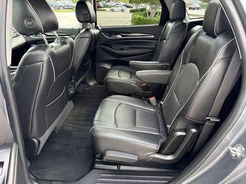 Used 2019 Buick Enclave Avenir w/ Avenir Technology Package AWD/4WD image 10