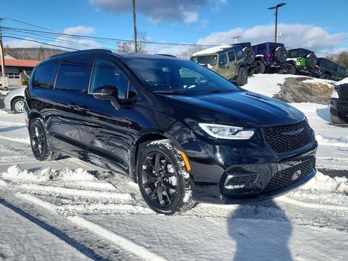New 2026 Chrysler Pacifica Select w/ S Appearance Package image 3