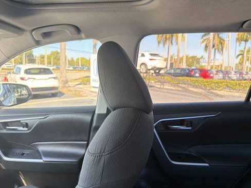 Used 2022 Toyota RAV4 XLE w/ Convenience Package image 12