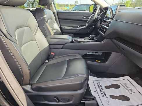 Used 2022 Nissan Pathfinder SL w/ SL Premium Package image 10