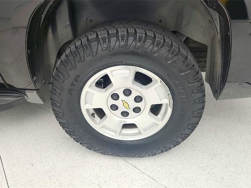 Used 2009 Chevrolet Suburban LS image 26