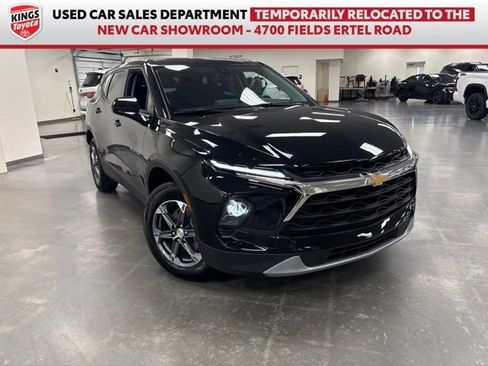 Used 2025 Chevrolet Blazer LT FWD image 1