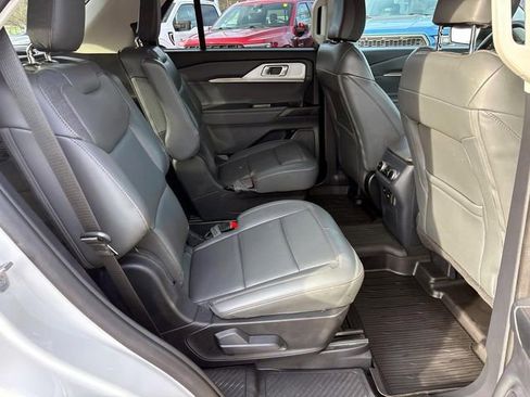 Used 2025 Ford Explorer Active w/ Active Comfort Package image 17