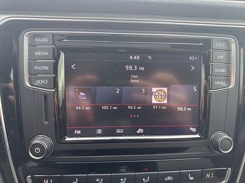 Used 2018 Volkswagen Passat 3.6 image 9