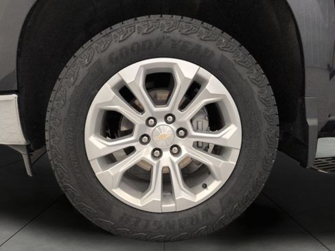 Certified 2024 Chevrolet Silverado 1500 LTZ w/ Technology Package AWD/4WD image 3