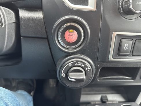 Used 2017 Nissan Titan S image 18