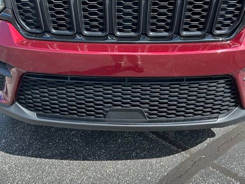 Used 2022 Jeep Grand Cherokee Altitude AWD/4WD image 3