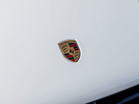 Certified 2025 Porsche Macan image 16