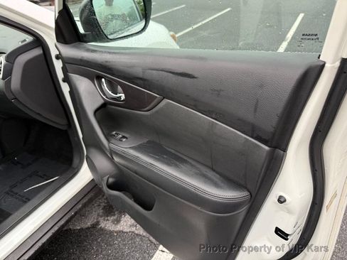 Used 2016 Nissan Rogue SV AWD/4WD image 7