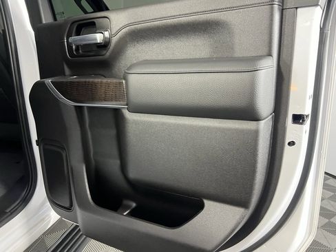 Used 2023 GMC Sierra 3500 Denali w/ Denali Ultimate Package image 30