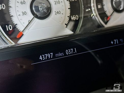 Used 2015 Rolls-Royce Wraith RWD image 11