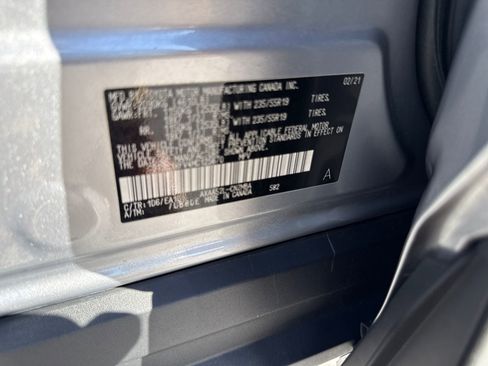 Used 2021 Toyota RAV4 XLE Premium image 32