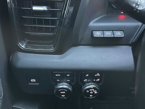 Used 2024 GMC Sierra 2500 AT4 w/ AT4 Premium Plus Package image 34