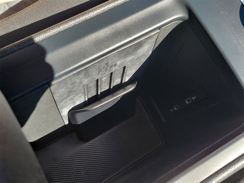 Used 2025 Volkswagen Tiguan S image 26