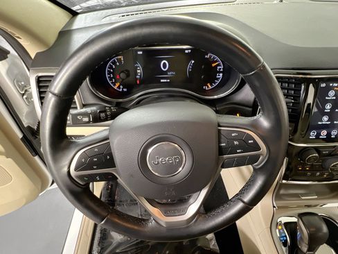 Used 2022 Jeep Grand Cherokee Laredo E image 11