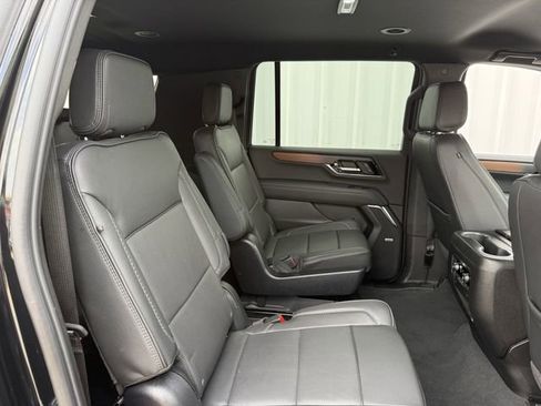 Used 2025 GMC Yukon XL Denali AWD/4WD image 30