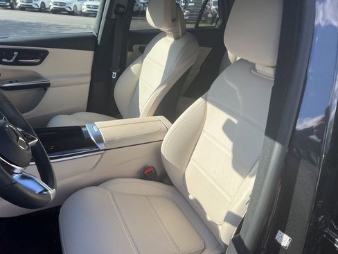 Used 2024 Mercedes-Benz GLC 300 4MATIC image 31