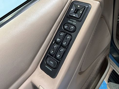 Used 1994 Ford Explorer 4WD 4-Door image 40