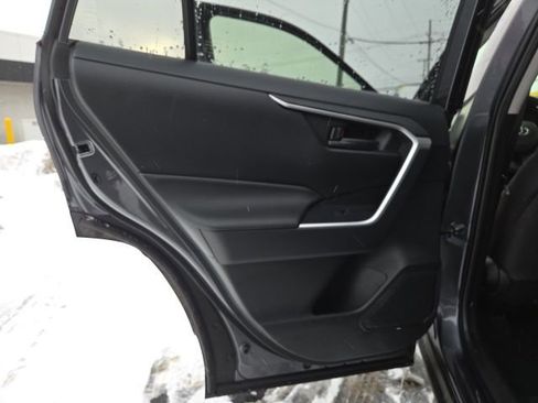 Used 2022 Toyota RAV4 LE image 12