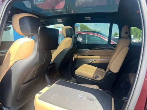 Certified 2025 Cadillac Escalade IQ Sport 2 AWD/4WD image 8