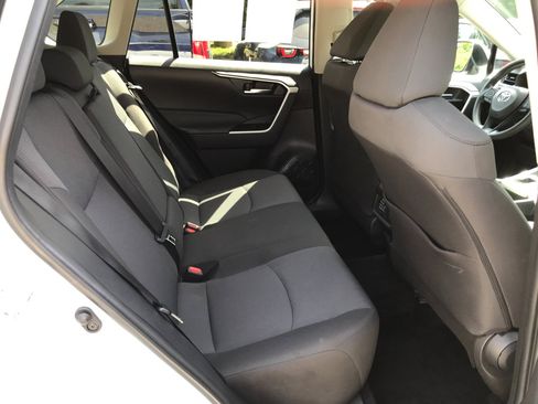 Used 2025 Toyota RAV4 XLE AWD/4WD image 24