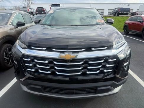 Used 2025 Chevrolet Equinox LT image 2