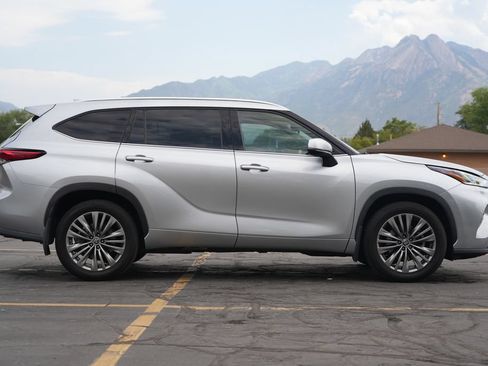 Used 2020 Toyota Highlander Platinum AWD/4WD image 6