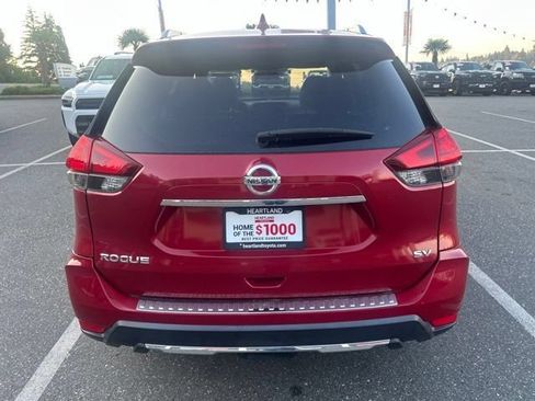 Used 2017 Nissan Rogue SV w/ Sun & Sound Touring Package FWD image 5