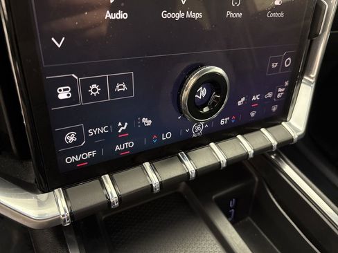 Used 2025 GMC Acadia Elevation image 38