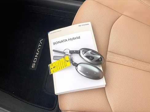 Used 2025 Hyundai Sonata Limited image 11
