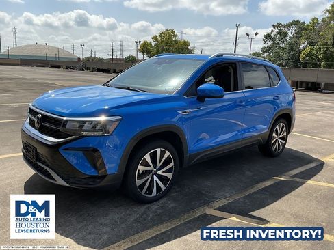 Used 2023 Volkswagen Taos SE FWD image 2