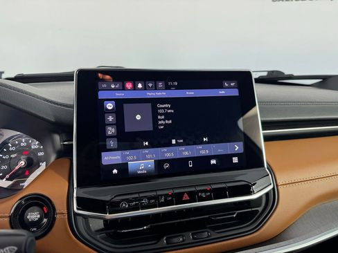 Used 2024 Jeep Compass Limited image 14