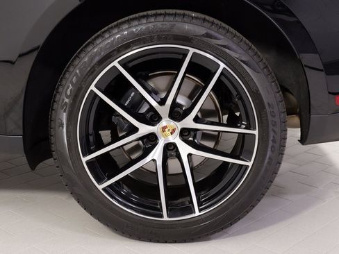 Used 2024 Porsche Macan image 62