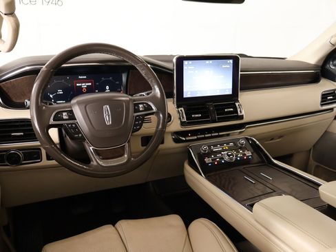 Used 2019 Lincoln Navigator Reserve AWD/4WD image 2