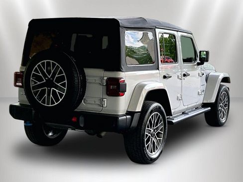 Used 2023 Jeep Wrangler Unlimited Sahara w/ Cold Weather Group AWD/4WD image 5