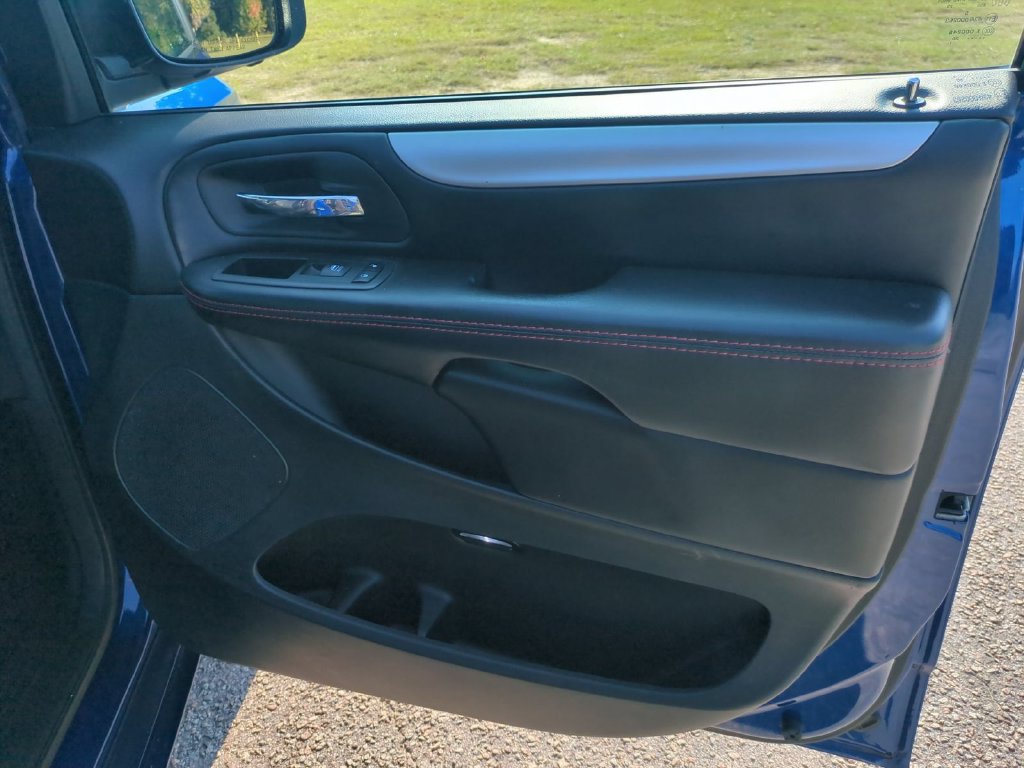 Used 2020 Dodge Grand Caravan GT FWD image 32