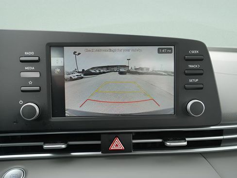 Certified 2025 Hyundai Elantra Hybrid FWD image 35