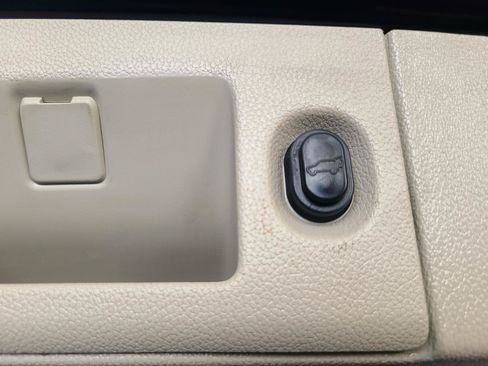 Used 2019 Cadillac Escalade Premium Luxury w/ LPO, Radiant Package AWD/4WD image 21