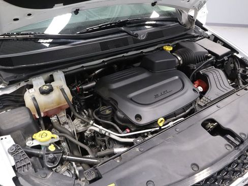 Used 2022 Chrysler Pacifica Touring-L FWD image 14